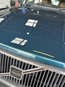 ボルボ240 全塗装 完成 若山自動車 工場前 山陽小野田市