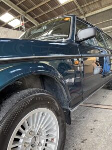 ボルボ240 全塗装 完成 若山自動車 工場前 山陽小野田市