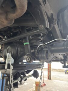 ジムニーシエラ JB74W リア足回り 純正スプリング取り外し前