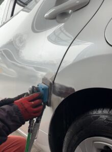 アクア クォーターパネル サンダー研磨 板金修理 山陽小野田市