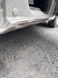 スペーシア ロッカーパネル 水研ぎ前 サフェーサー乾燥後