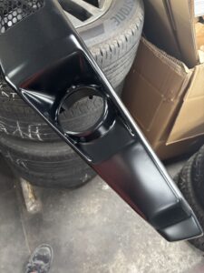 ジムニーシエラ JB74W フロントバンパー 艶消しブラック塗装後 フォグ穴部分のアップ