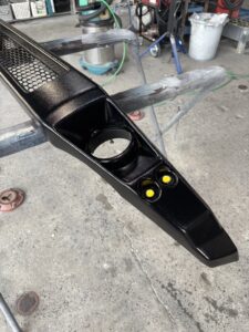 ジムニーシエラ JB74W フロントバンパー グリルメッシュ部分のアップ（塗装前）