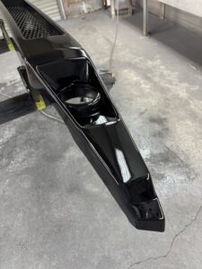 ジムニーシエラ JB74W フロントバンパー 艶消しブラック塗装後 全体（塗装ブース内）