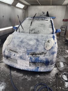 マーチ全体のフォーム脱脂洗車