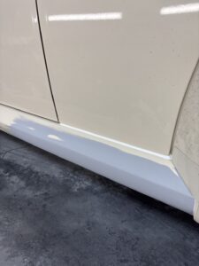 ビートル ロッカーパネル サフェーサー塗装ブース内 山陽小野田市 若山自動車