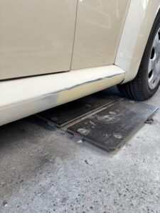 ビートル ロッカーパネル パテ研磨 サフェーサー前 山陽小野田市 若山自動車
