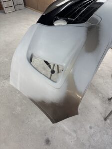 プリウス バンパー サフ研ぎ後 塗装ブース搬入