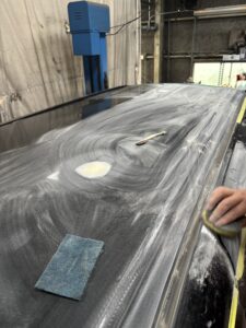 セレナ ルーフ サフェーサー水研ぎ 板金塗装 山陽小野田市