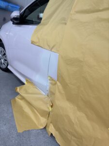 ヤリス 左ドア サフェーサー下地処理 山陽小野田市 若山自動車