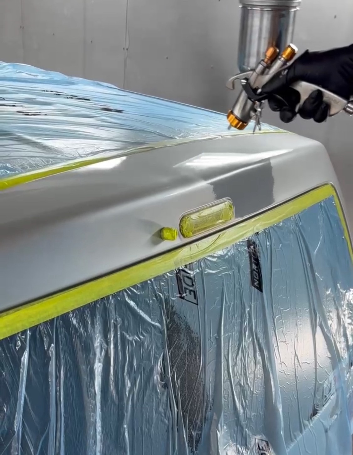 ワゴンR バックドア カラー塗装 スプレーガン 塗装ブース