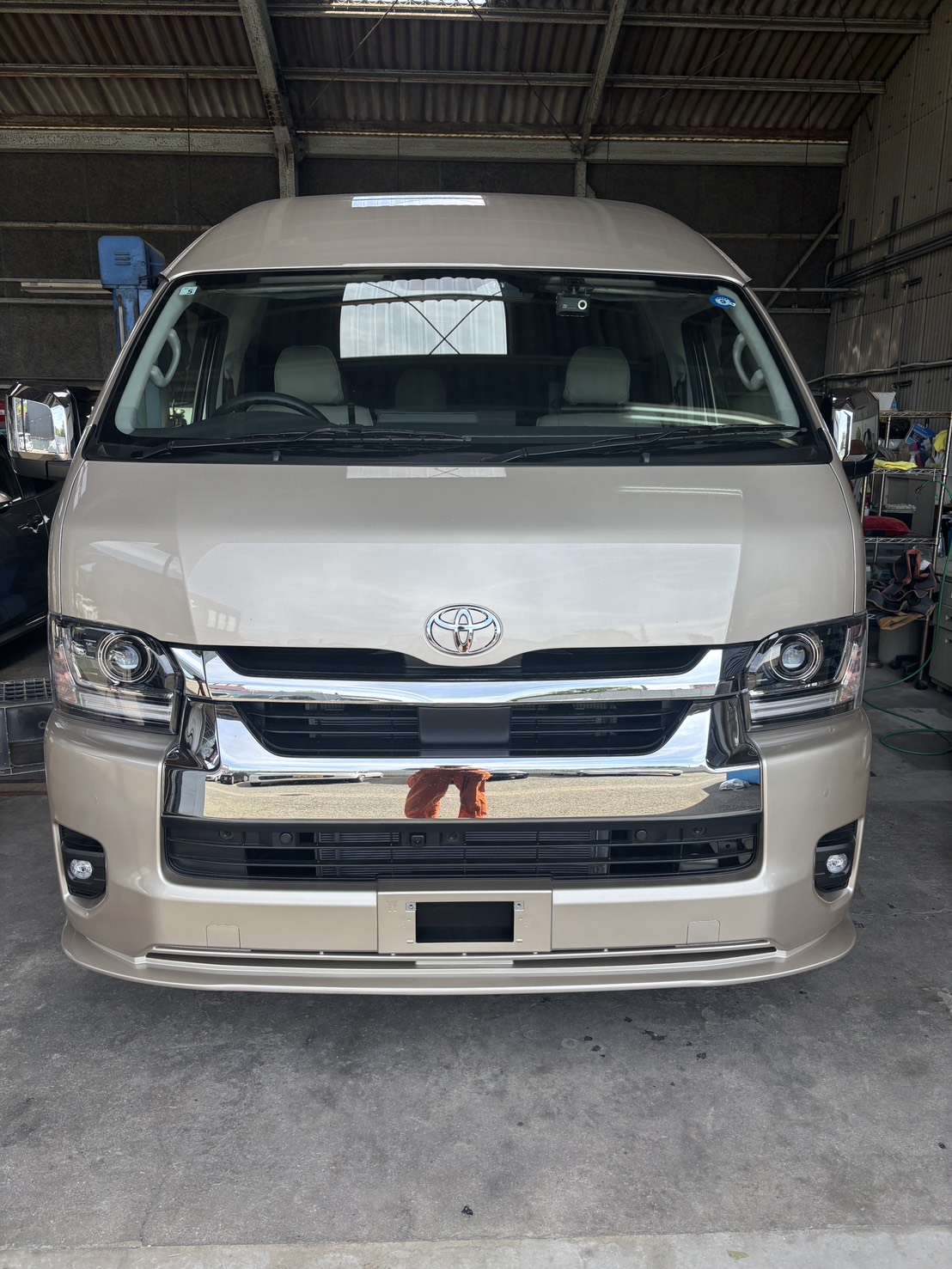ハイエース 200系 リップ取り付け前 山陽小野田市 若山自動車